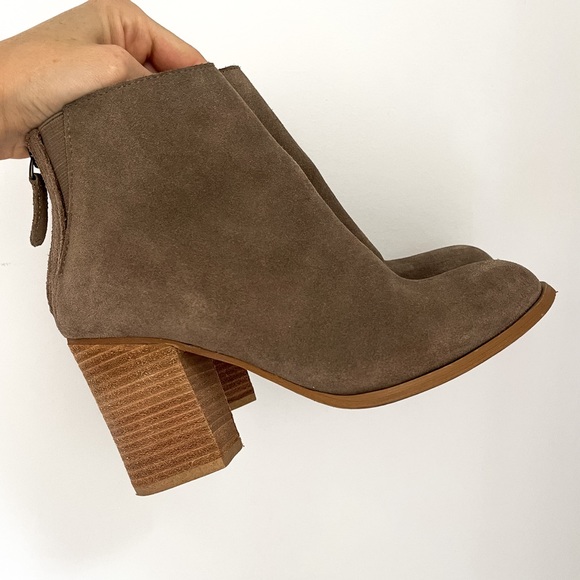 Urban Outfitters Ankle Boots - Picture 2 of 10